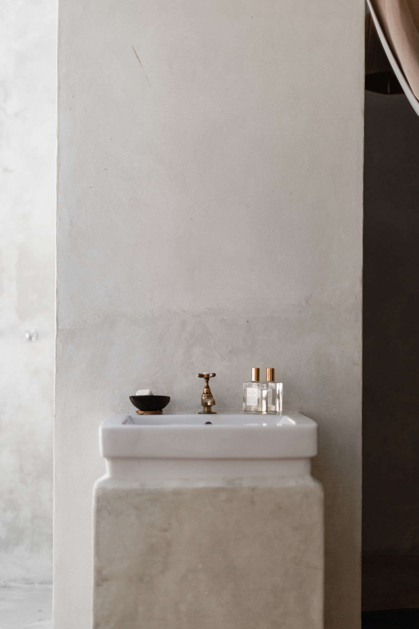 Bathroom of the Week The Serene and Sculptural Coqui 