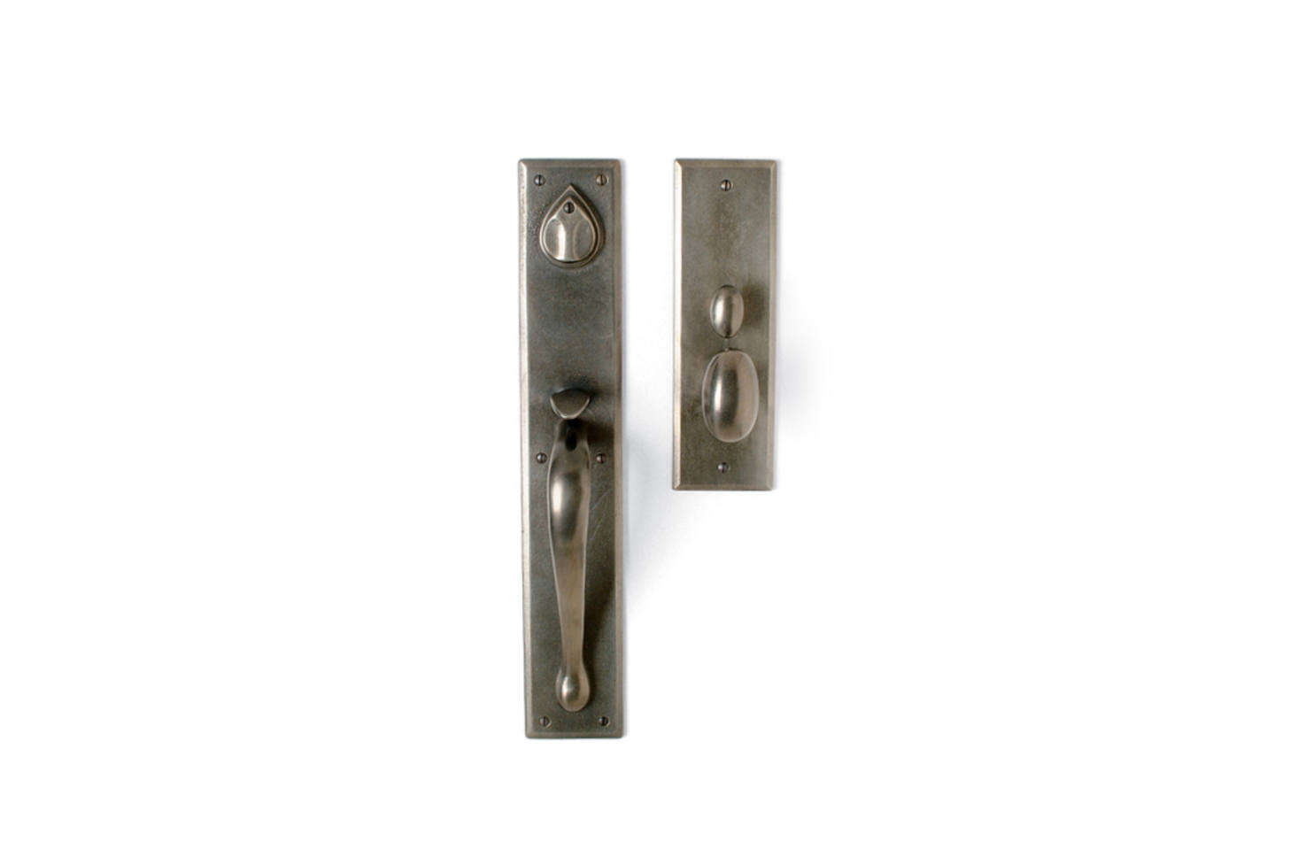Sun Valley Bronze’s Bevel Edge Collection Handle Knob Mortoise Lock Door Entry Set (CS-701) comes in the full range of Sun Valley Bronze finishes. Contact for price and ordering information.