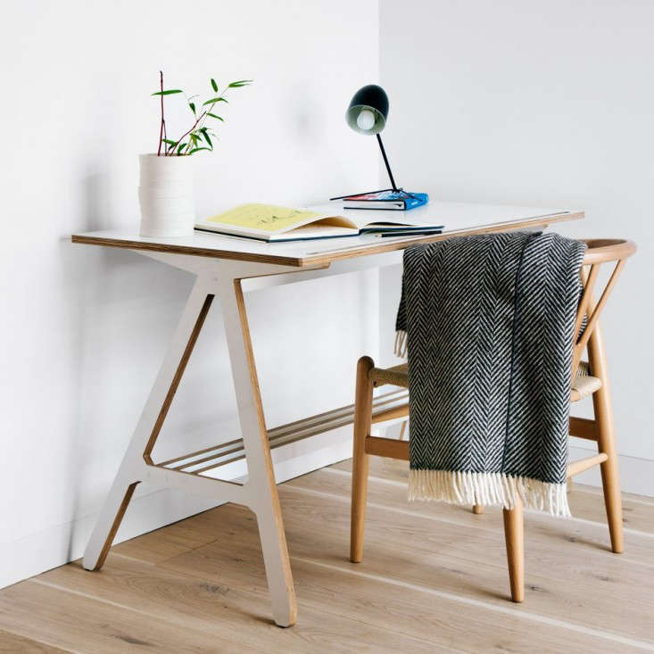 10 Easy Pieces Desks For Small Spaces Remodelista