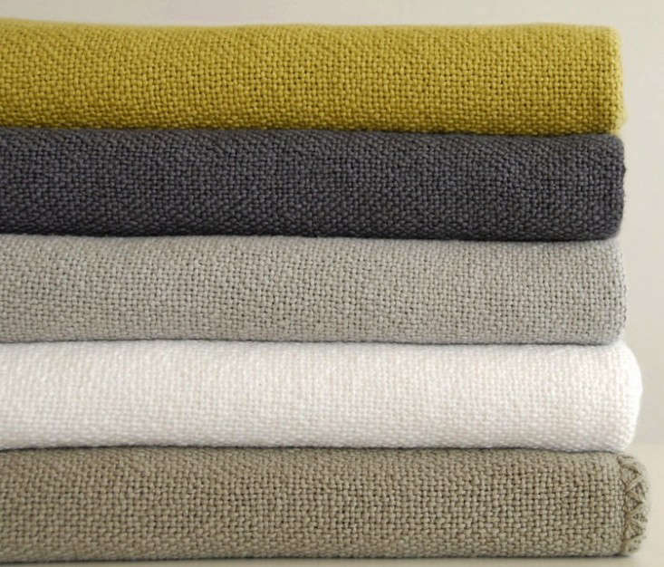 10 Easy Pieces Lightweight Cotton Blankets Remodelista Above Designed By Anki Spets Of Area Bedding The Clara Blanket Is Made From A Cotton Textured Weave In Five Diffe Colors And Two Sizes Full Queen