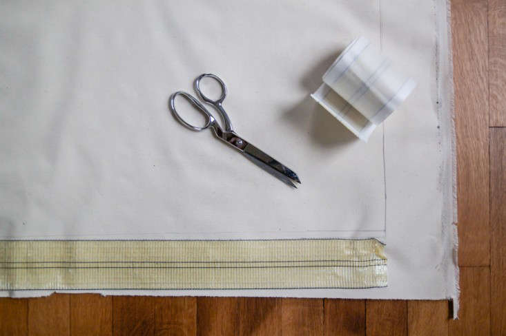 Diy The Swedish Striped Canvas Floorcloth Remodelista Swedish Striped Canvas Floorcloth