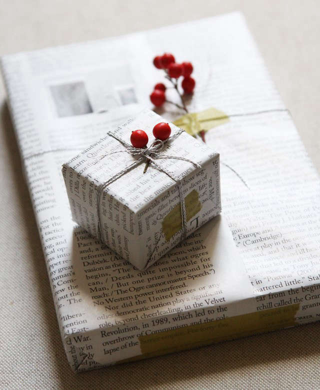 Diy 5 Hostess Gifts For The Holidays Remodelista This Petite Package From Reading My Tea Leaves Is Made Pages Tied With Metallic String And Adorned Winterberries Ideal For Wrapping Up