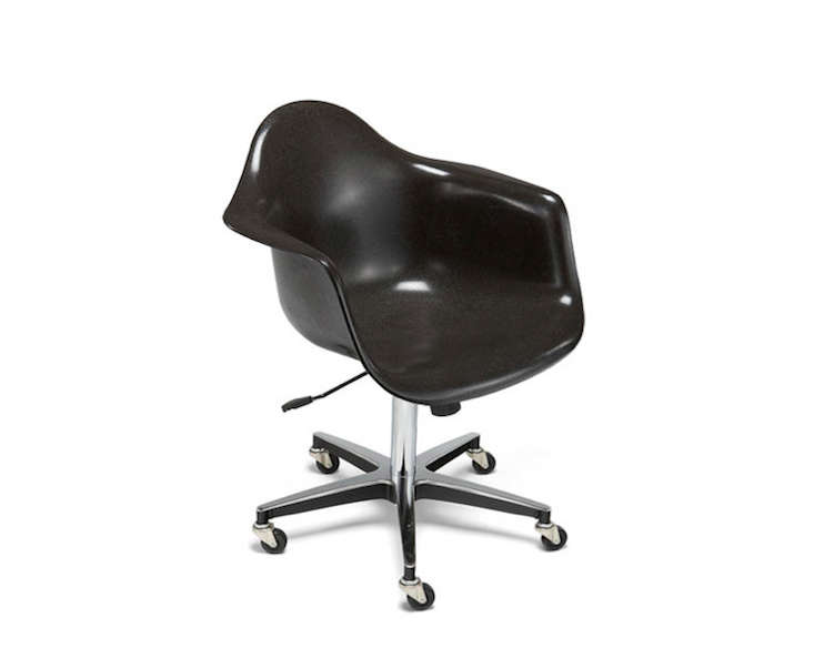 10 Easy Pieces Classic Desk Chairs Remodelista 10 Easy Pieces Classic Desk Chairs