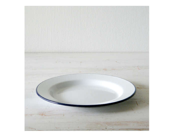 10 Easy Pieces Outdoor Dining Plates Remodelista