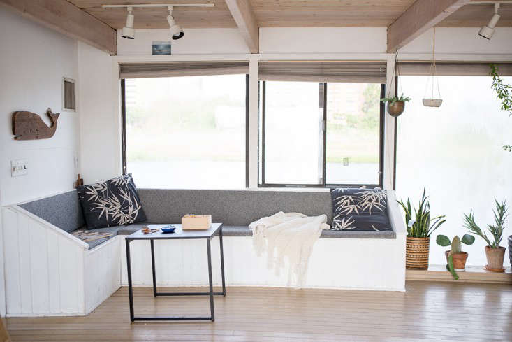 Another built-in sofa–this one is on the starboard side of the living room.