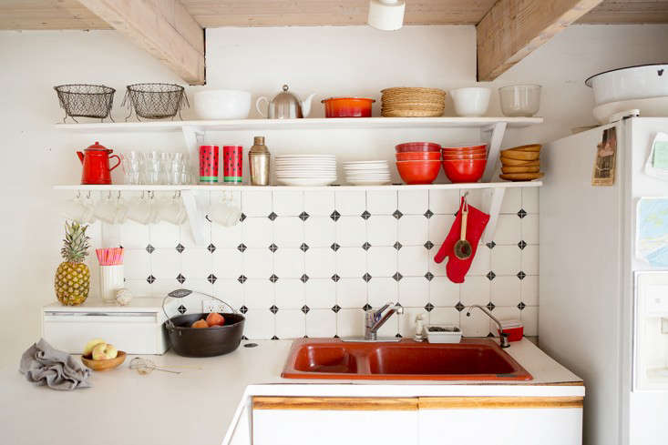 The boat came with a burnt orange sink, so the group kitted out the kitchen with orange and white tableware.