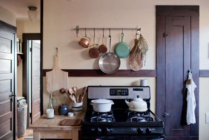 Ultimate Budget Storage 10 Kitchens With Ikea S Grundtal Rail The Portland Oregon Kitchen Of John And Jen Vitale Profiled On Freunde Von Freunden