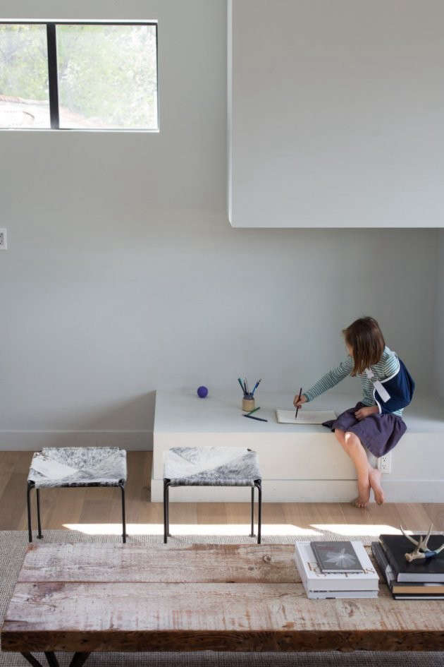 A living room play space featured in An LA Cliffhanger: Go High or Stay Low? Photograph by Mimi Giboin, courtesy of Project M+.