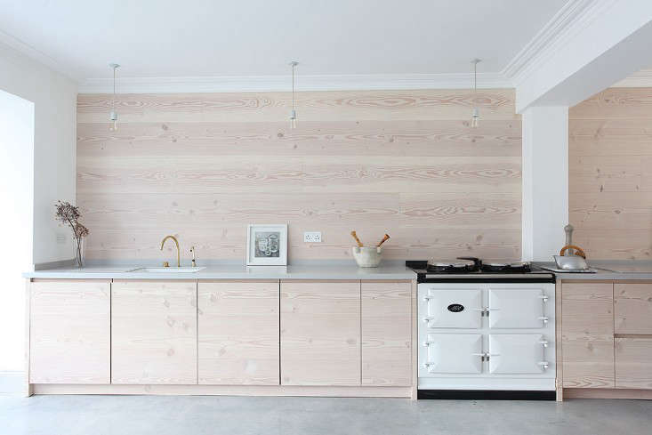10 Favorite Minimalist British Kitchens Remodelista Above Consistency In The Form Of Pink Hued Wood Cabinets And A Ceiling High Backsplash An Islington Kitchen Complete With Classic Aga