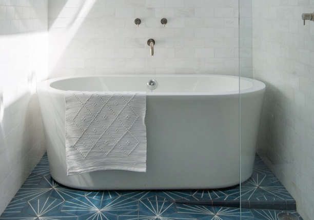 Steal This Look A Low Key Luxe Bath In Los Angeles Remodelista