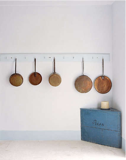 Copper Pots As Kitchen Decor Remodelista | copper pots as kitchen decor remodelista Copper Pots As Kitchen Decor Remodelista | copper pots as kitchen decor remodelista
