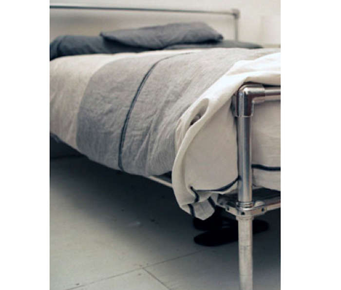 diy pipe bed frame