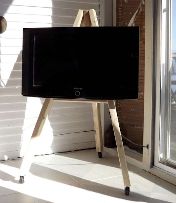 Diy Tv Display Easel On Wheels Remodelista Own Flat Screen Easel With The Help Of A Chop Saw Which She Highly Recommends It Makes All So Much Easier Perfect Angles And Straight Cuts