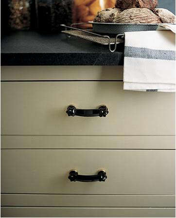 Black Kitchen Drawer Pulls hardware: black glass cabinet pulls - remodelista Black Kitchen Drawer Pulls hardware: black glass cabinet pulls - remodelista