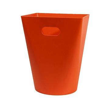 10 Easy Pieces Office Wastebaskets Remodelista Above The Midi Square Wastebasket Is Available In Orange Red Or Black And 13 8 Inches High 40 At Workdesign