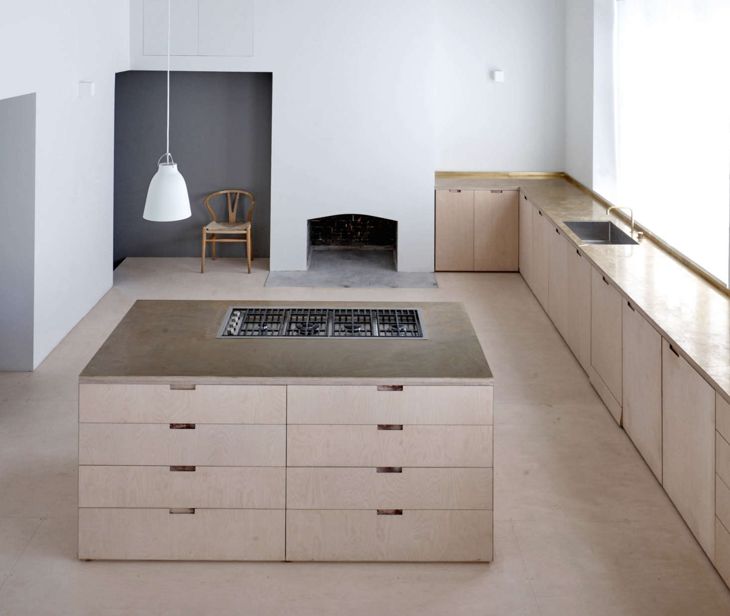 In A Victorian Girls’ School Reborn, a sleek, streamlined kitchen makes use of narrow cutout pulls.