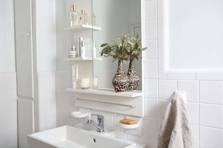 Before After A Perfectionist S 1 000 Bathroom Overhaul In Athena Calderone Bathroom Remodelista 4