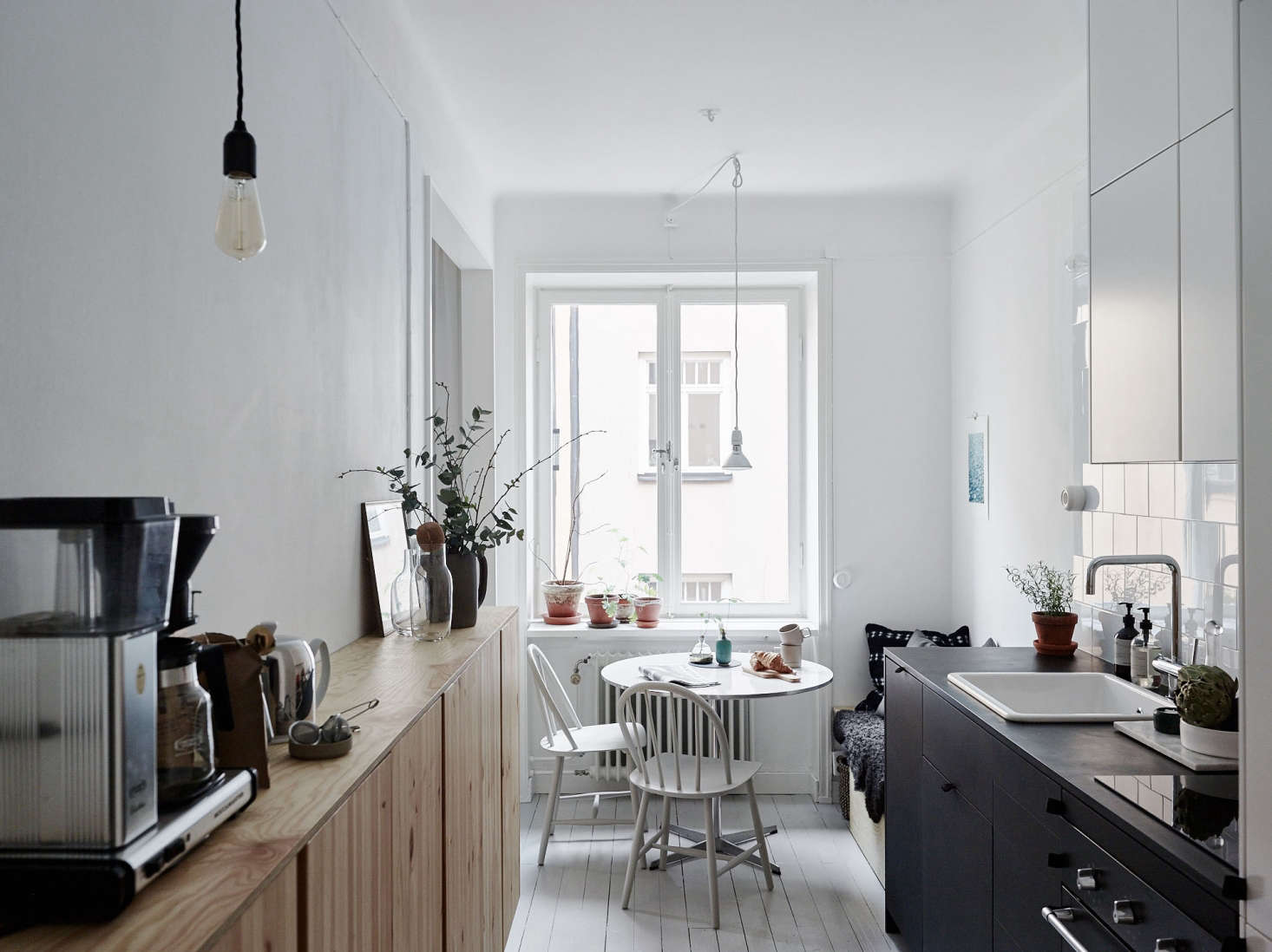 A Summery Flat in Stockholm, with Affordable SmallSpace Ideas to Steal