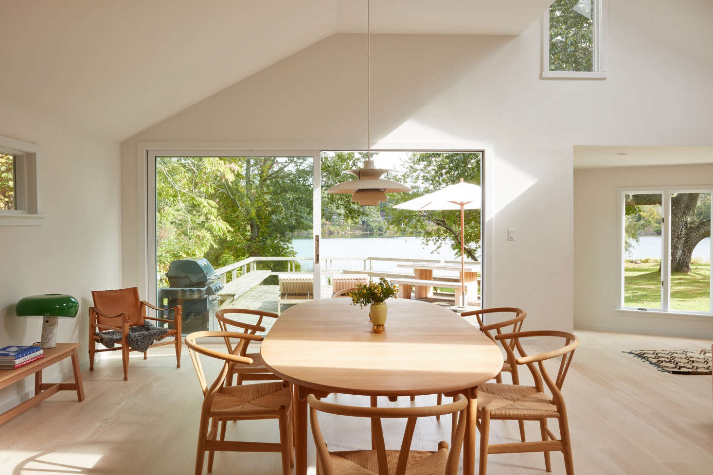 A major focus of the renovation: adding outdoor access throughout the one-story house via three new sliding doors. “We extensively researched and eventually chose LaCantina sliding doors,” Jones says. “They have a beautiful low profile, great engineering, and are incredibly robust.” In the dining room, Jones opted for an 12-foot-wide custom door for panoramic views of the lake. “You can now see the lake from all rooms except for one guest bedroom,” Jones says.