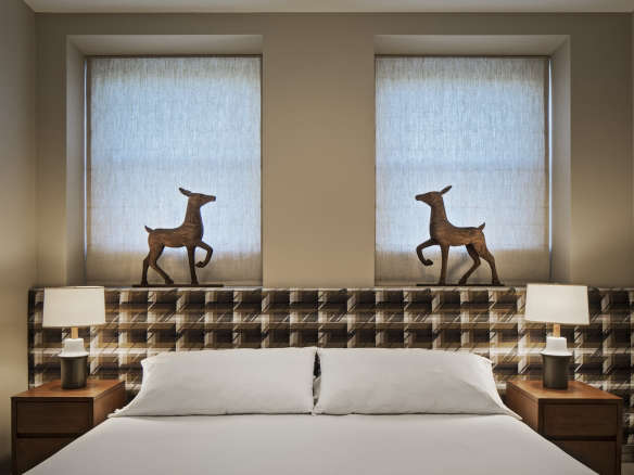 Ashen Tan 996 Paint Hanlin Cooper Hueber Bedroom 584x438 Jpg