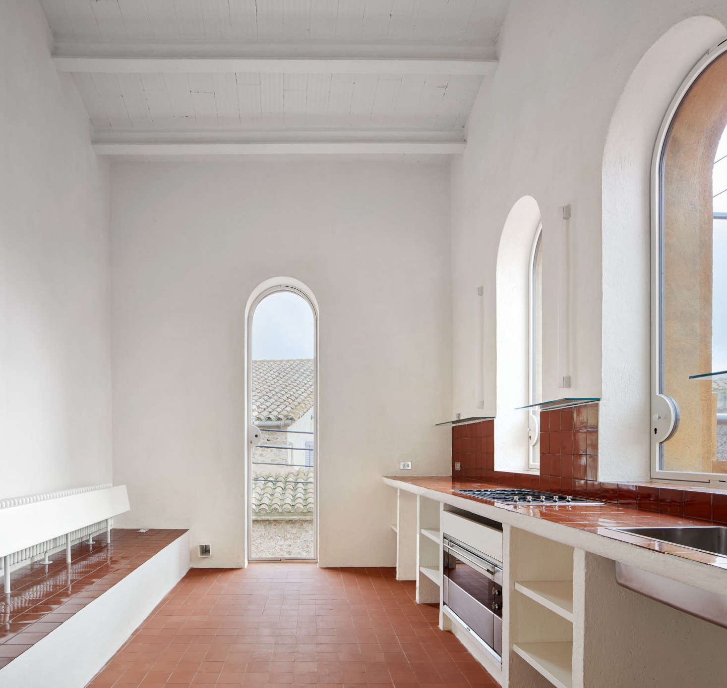 The 1970s tiled countertop is having a moment, as in the above kitchen in Girona, Spain, by Arquitectura-G .We also admired the tiled counters in the Layer House in Australia by Robson Rak.