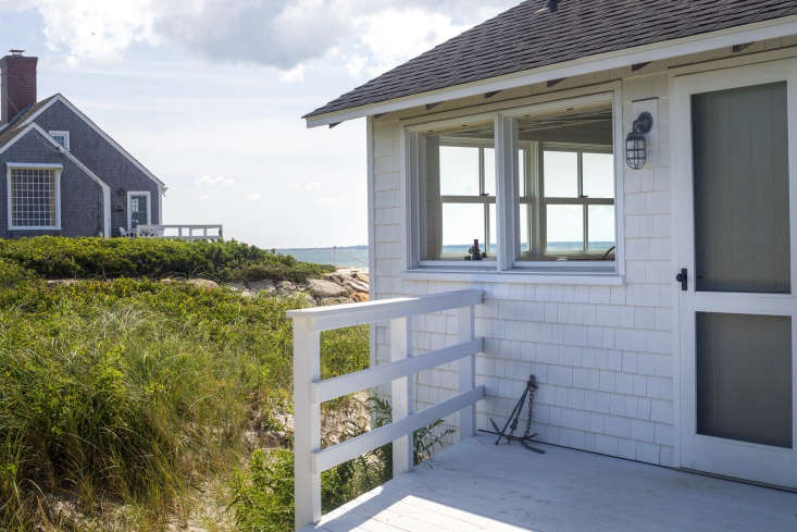 A throwback to a summer day spent at one of our favorite Cape cottages; see A Shipshape Cape Cod Cottage Inspired by Wes Anderson’s “The Life Aquatic”. Photograph by Justine Hand for Remodelista.