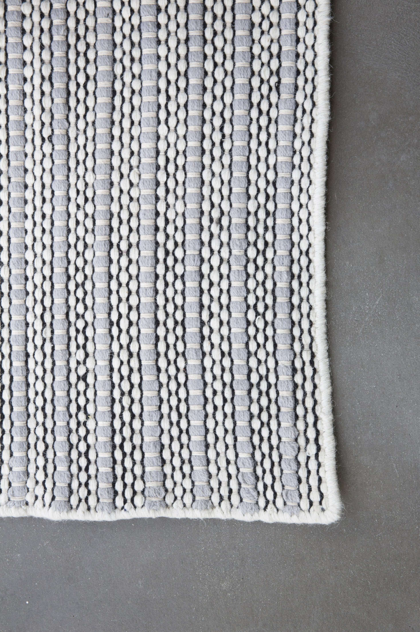 In From New Zealand Natural Fiber Nodi Rugs Remodelista The Woven Wool Stripe Rug Is Available In Two Colors Gray Shown And