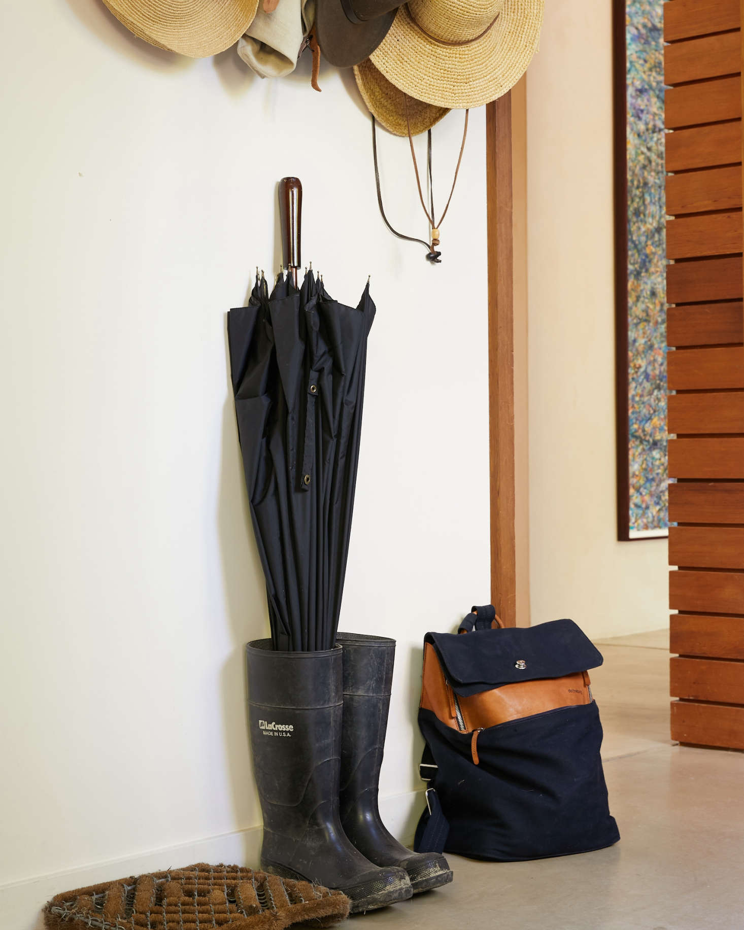 Inside the paneled volume is a mudroom to store coats, boots, and hats. Singer