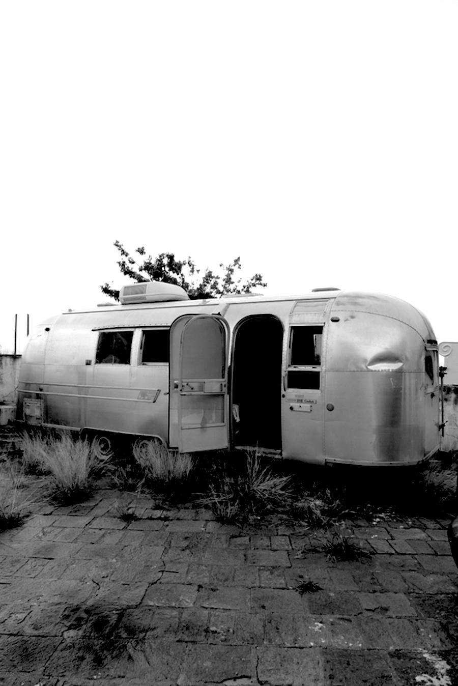 For years the Overlander had been left abandoned at the beach and arrived in very bad shape.