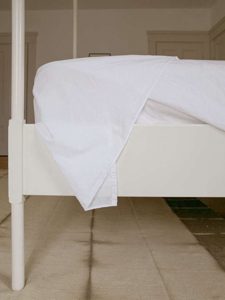 Expert Advice Proper BedMaking 101, How to Make Square Corners, Step