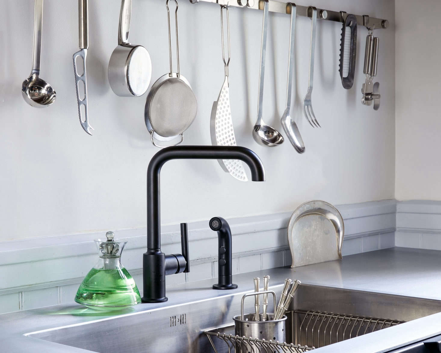 Annie reminisced about her year living abroad in France as an au pair—and was reminded of a French cleaning tool that completely mesmerized her. See Smart Buy: In Praise of the Table Crumber (Plus Five to Buy, All Under $10). Photograph by Daniel Dent for Remodelista.