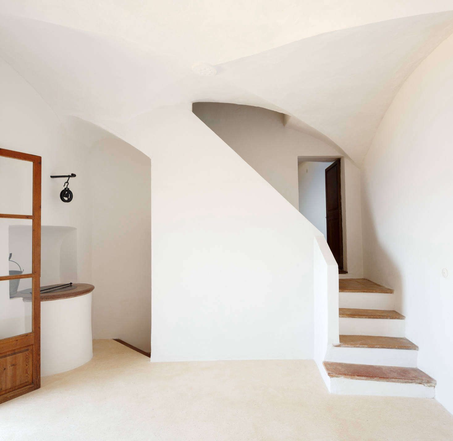 Two stairways lead to the other rooms: one bathroom, two bedrooms, a “winter living room,” and a small library.