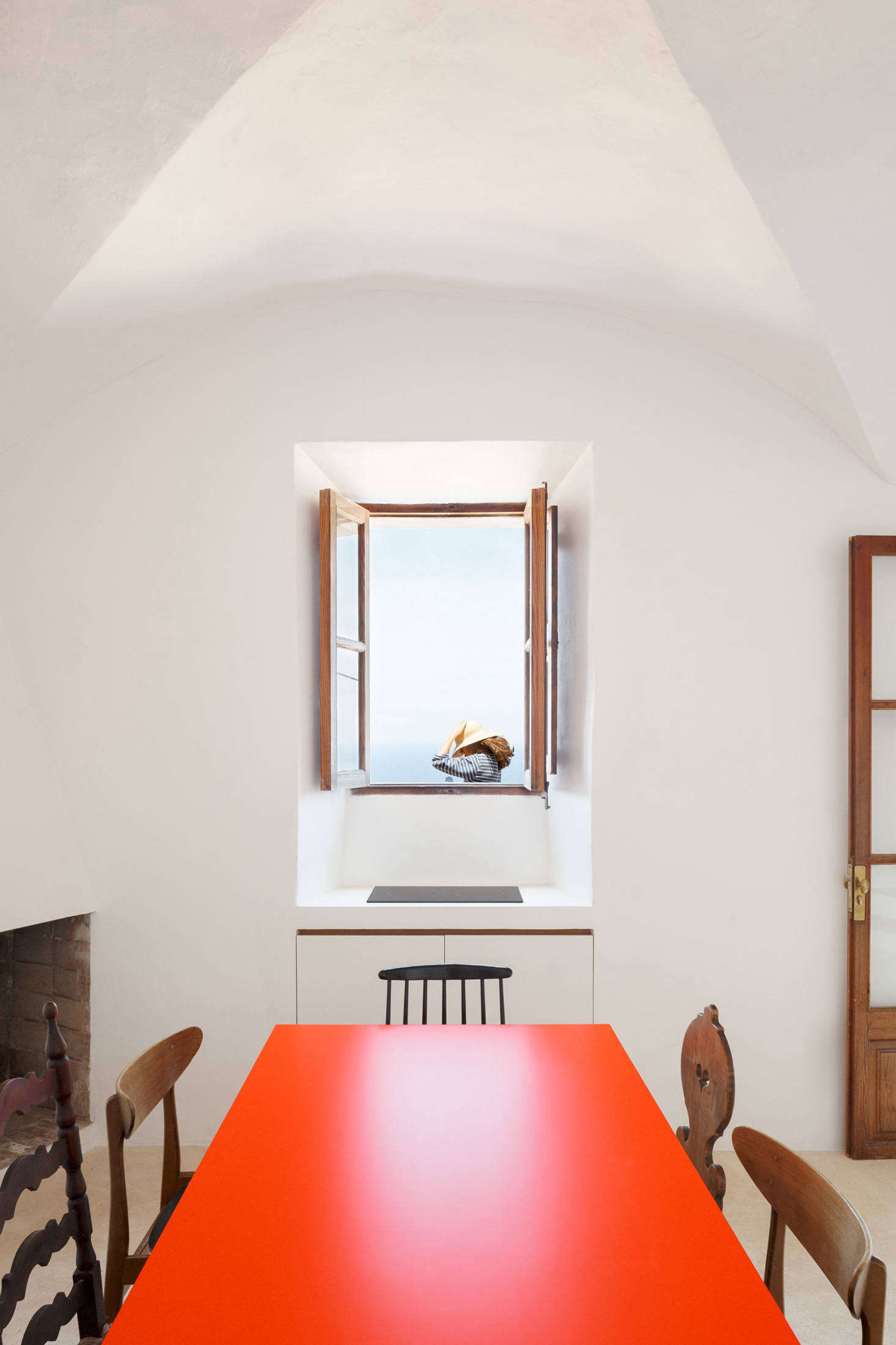The architects installed a low-profile cooktop beneath the kitchen’s front window, for maximum views over the sea while cooking.