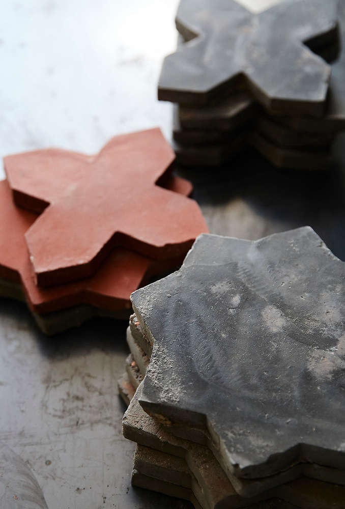 The Belgian Reproduction line will soon be available in Flemish red clay.