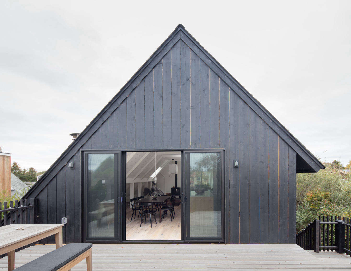 From the outset, the owners wanted the upper floor of the house to be an open-plan kitchen, living, and dining room with a link to the outdoors. It opens directly onto a back deck, which almost doubles that floor’s living space and affords ocean views.