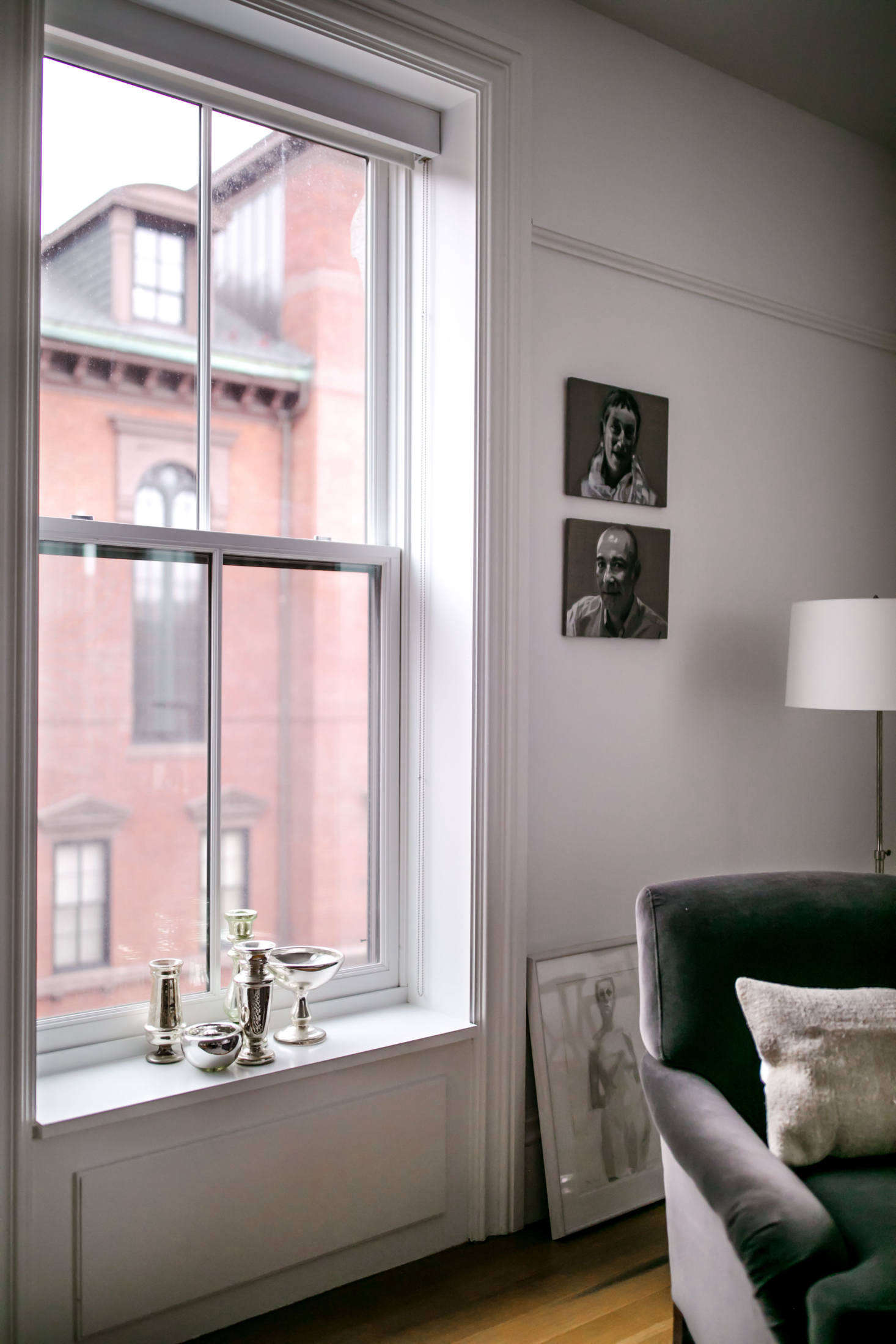 The apartment’s light and window proportions were so beautiful that Cheryl and Jeffrey were loathe to cover them with anything but the most minimal solar shades.