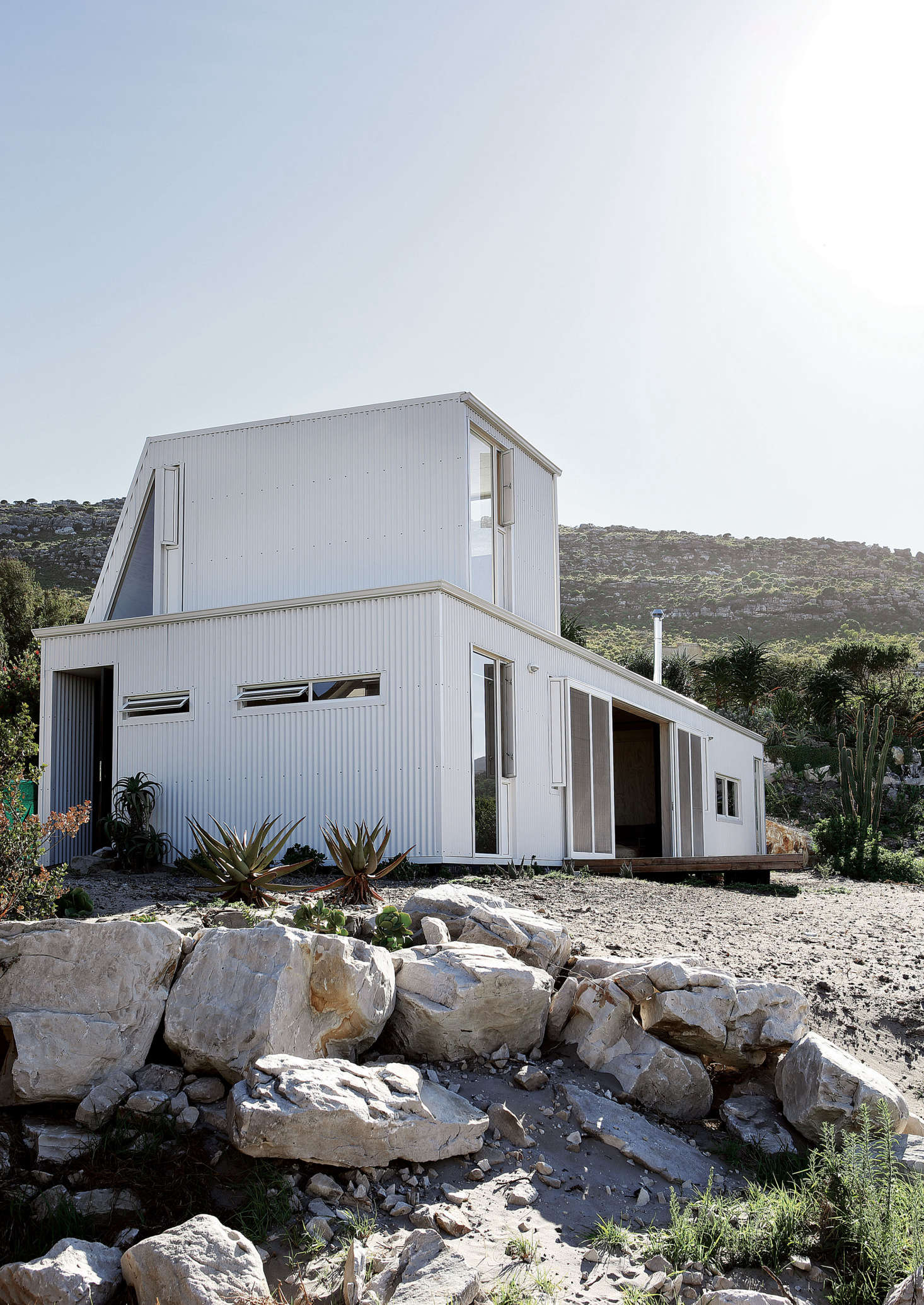 “Cape Point is an extreme marine environment,” says Beatty, “so the external cladding—marine-grade aluminum roof sheeting—creates a weatherproof envelope protecting the building from the elements. We chose the color white to keep the building cool in the summer, and with the area prone to bush fires, the cladding makes the building more fire-resistant.”