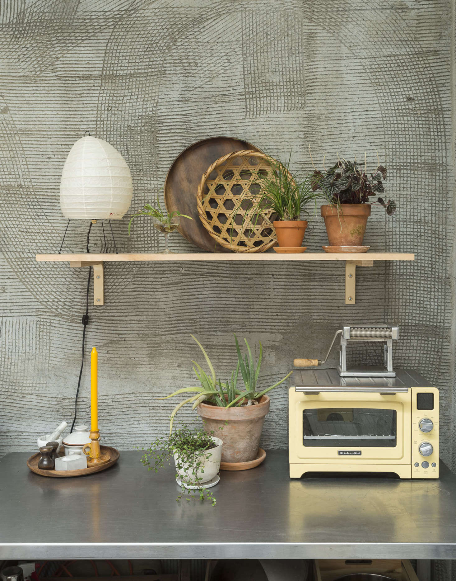 The shelves about the workstation have Aalto-like brackets made from sawed-off Ikea Frosta stool legs.