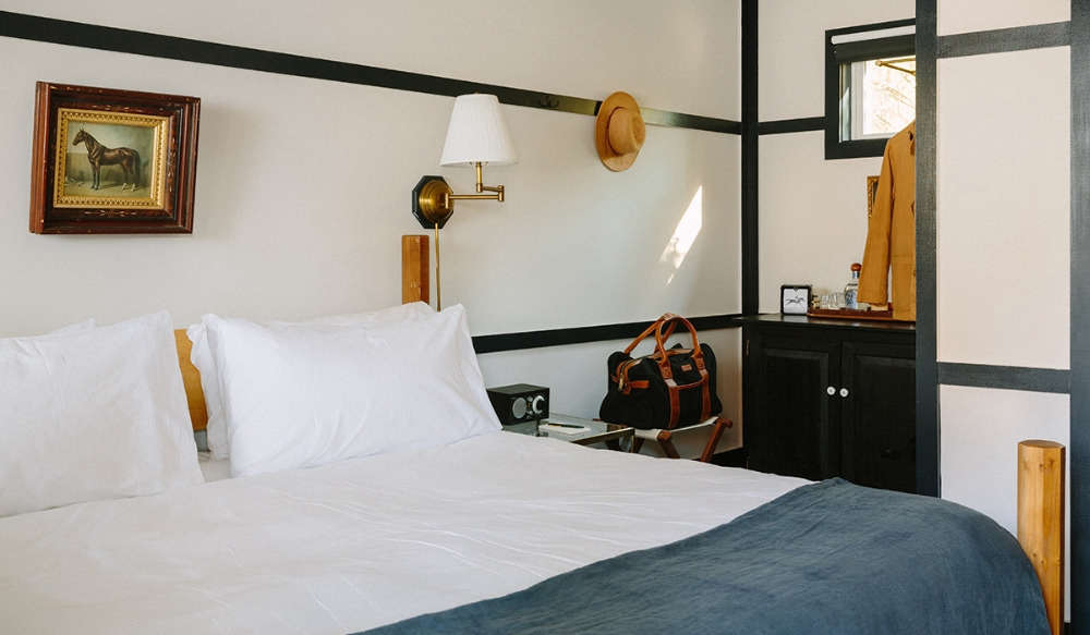Each of the 12 guest rooms is painted white with dark-painted trim boards, echoing the hotel’s exterior. Bonus: The trim peg rail doubles as a place to hang your hat.