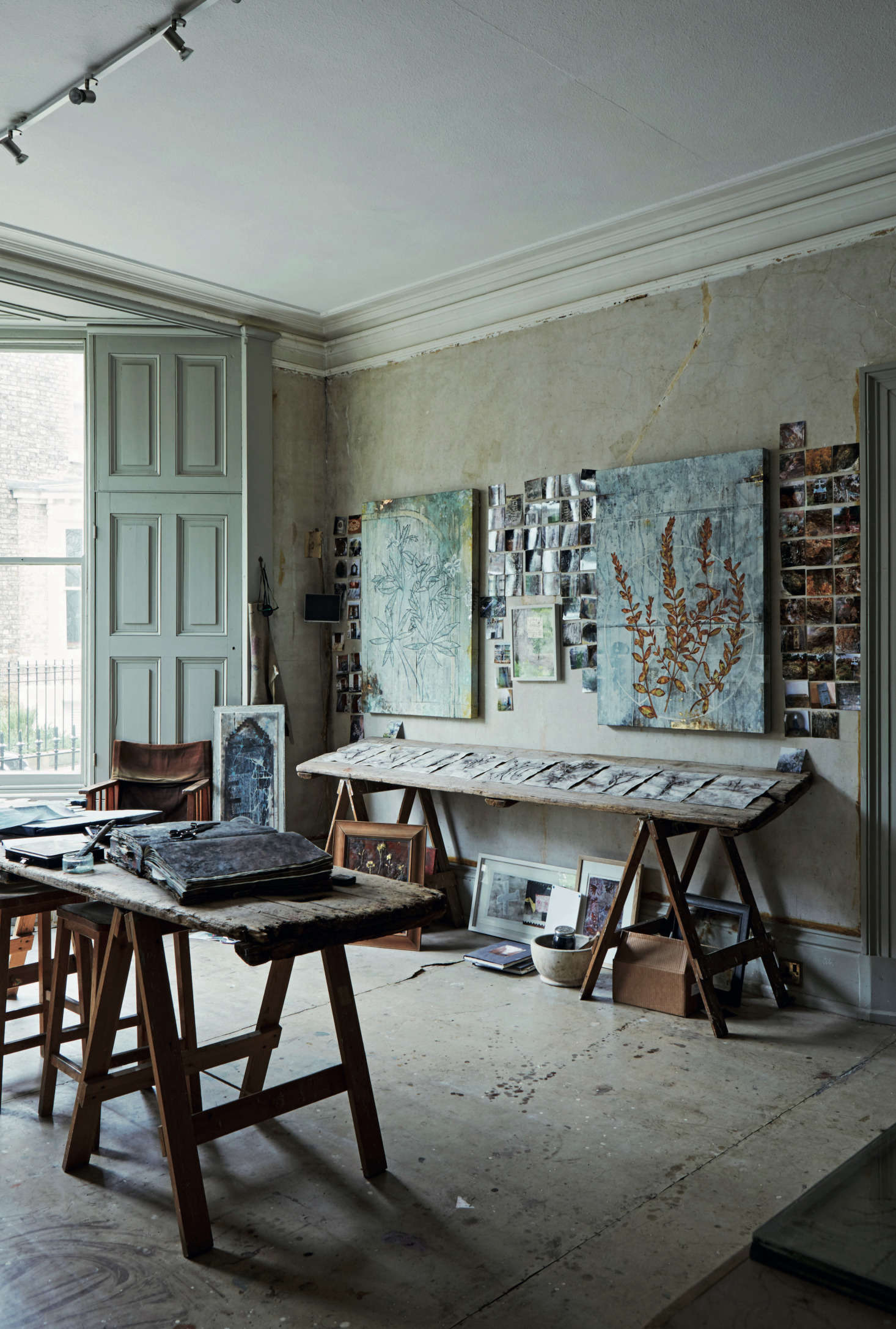 David’s studio is in the former reception room in the front of the house. Sawhorse tables serve as work and display surfaces. The photos pinned to the wall are of favorite artworks and glimpses of Greece, including the house they’re bringing back to life.