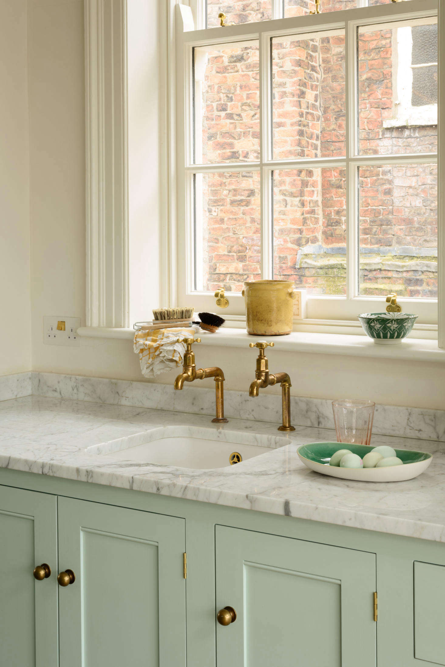 To the bewilderment of some Americans who have visited, we outfitted the butler’s sink with deVol’s Aged Brass Mayan Taps. Why not a mixer faucet? Because we liked the look, only to discover that it’s an undeniable daily pleasure to turn a tap and get ice cold water without any waiting or adjustments.