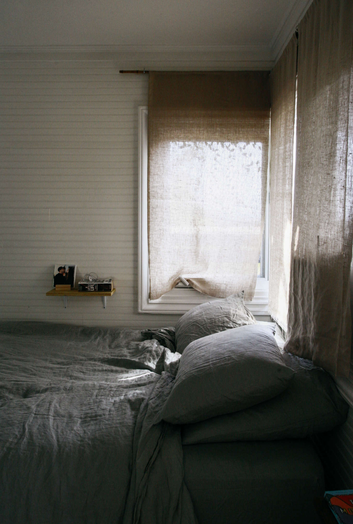 Jodi found her linen bedding at In Bed Store. Her throw pillows and bath towels are from Gjusta Goods and General Store Venice.