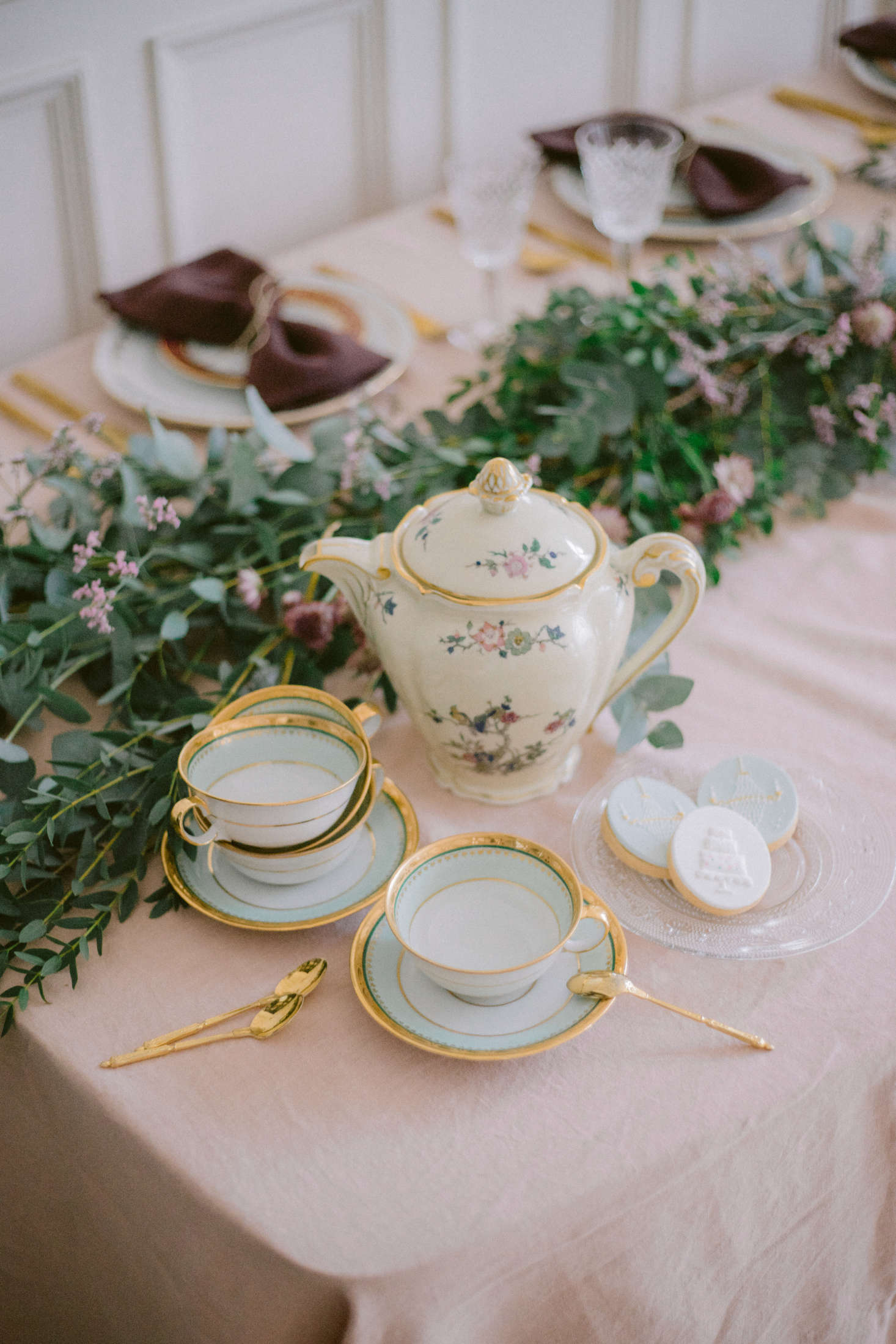 A mix-and-match vintage tea set and pot. Among Aki’s missions in founding Madame de la Maison is to “give new life to old objects.”