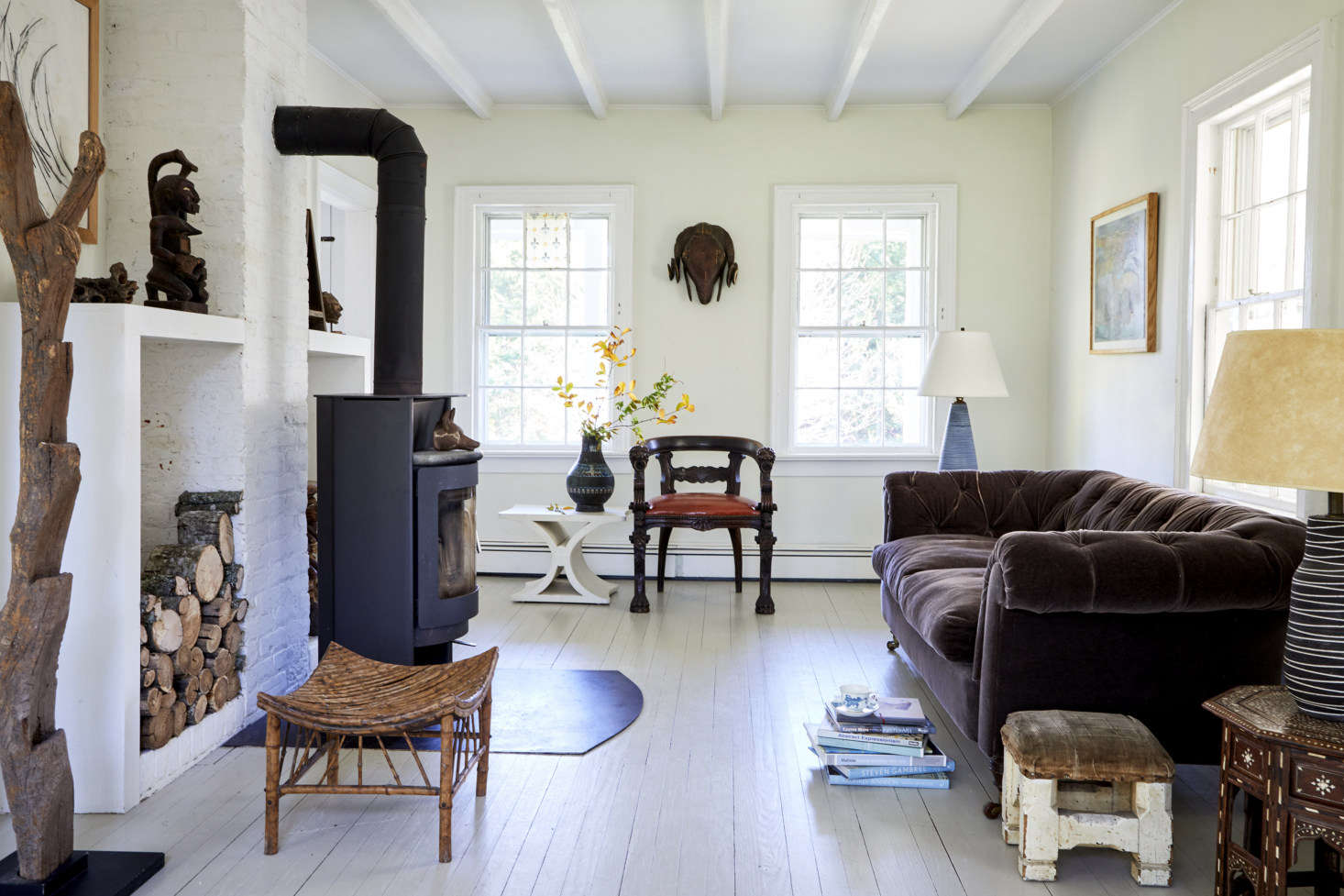 A wood-burning stove by Rais of Denmark heats the living room: 