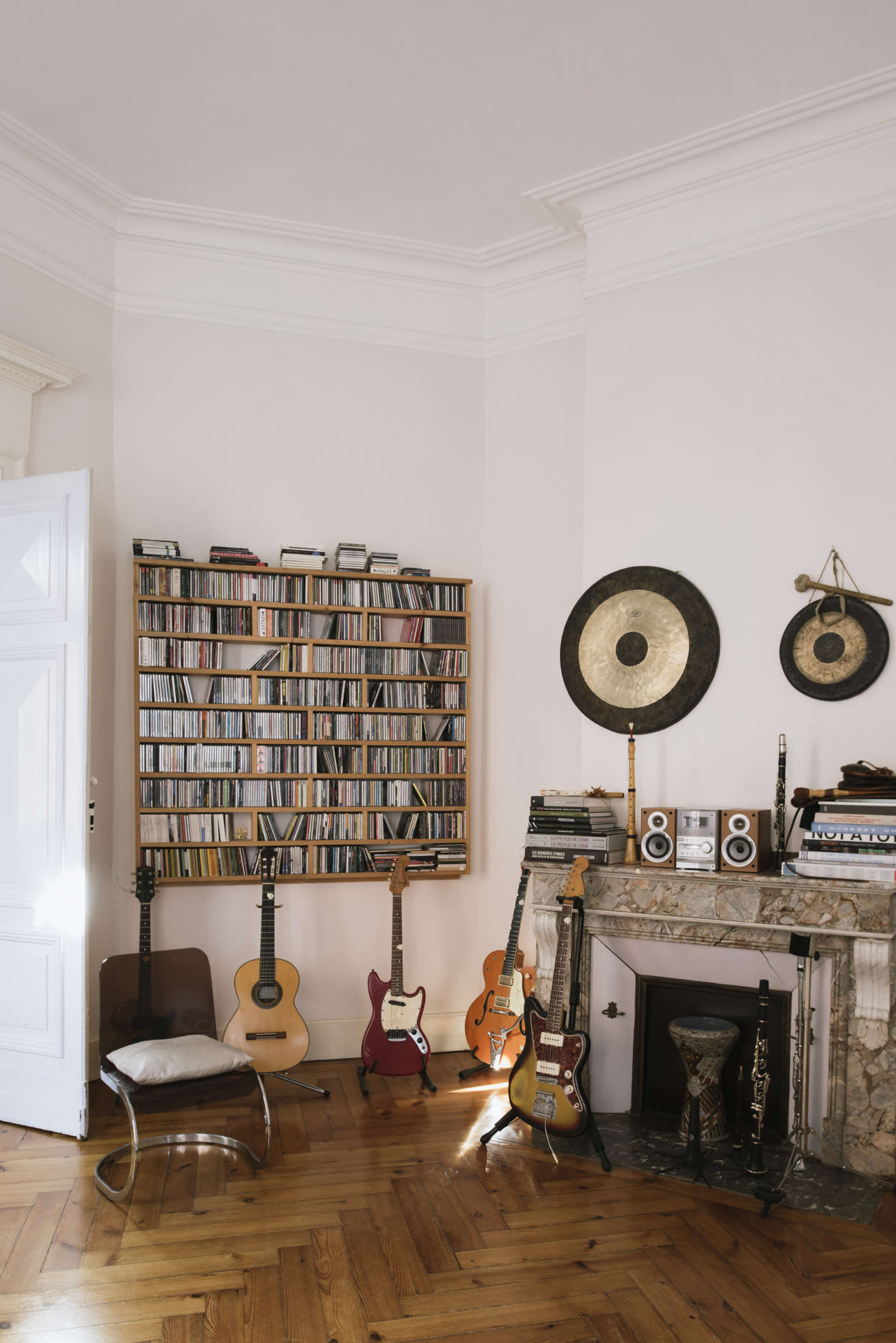 A music room for the musicians in the family: Christophe, Kélit, and Solelh. Sathal built the shelves herself.