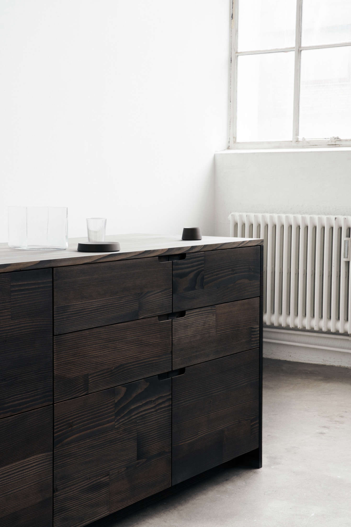 The dark oil stain brings out the wood’s grain.