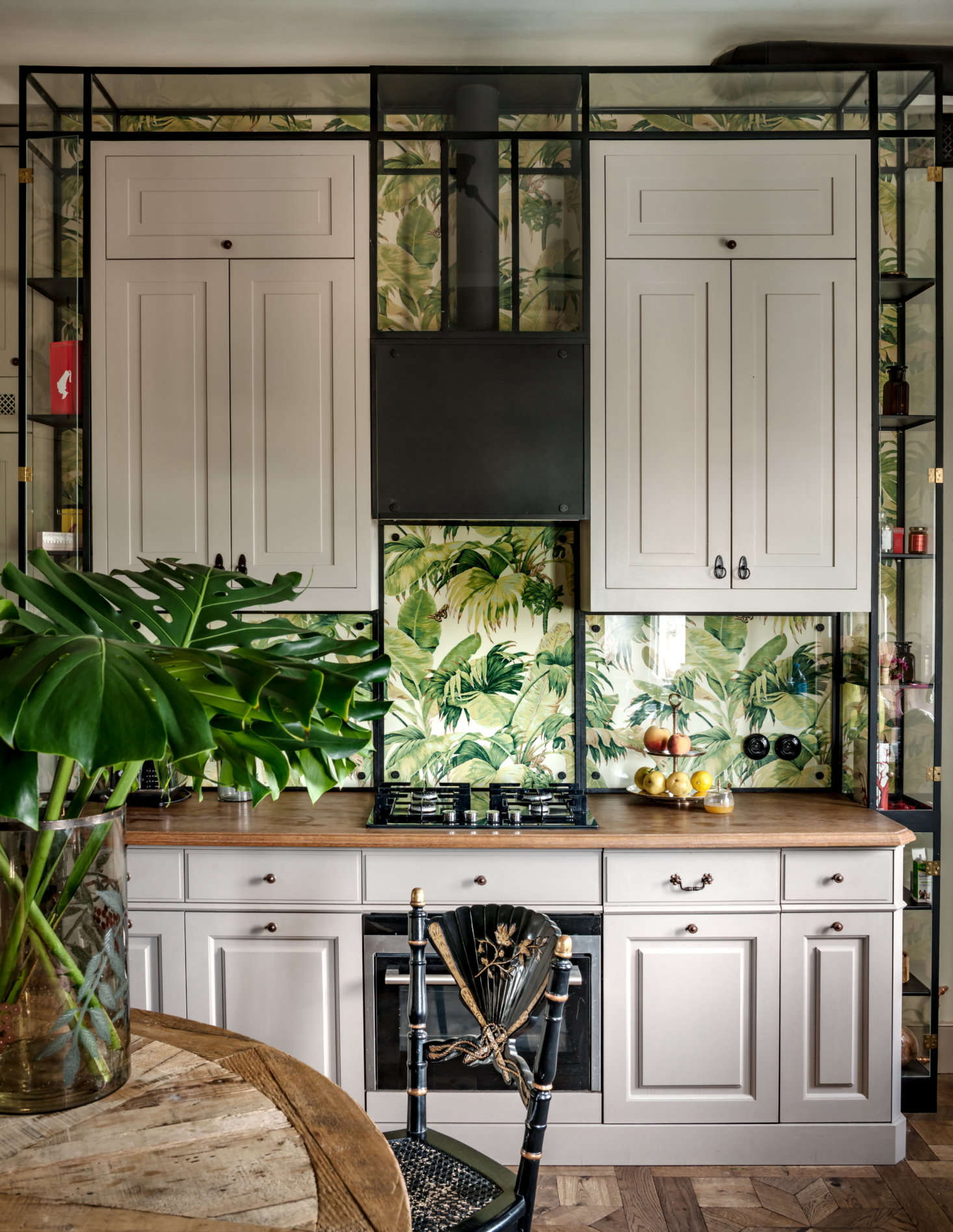 Her client’s favorite room post-renovation is this kitchen, which is ironic since he doesn’t like to cook. This room was inspired by the Orangerie in Versailles, she says. The bold wallpaper is from Pierre Frey.