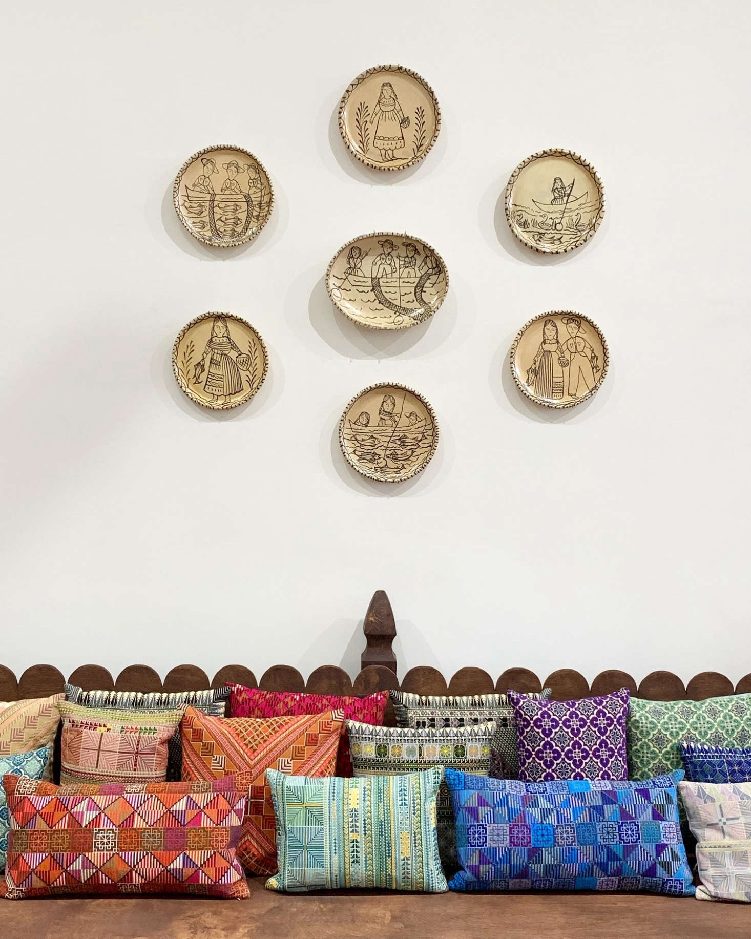 We’ve been admiring “plate walls” adorned with matching plates from a series (shown above, a collection of vintage plates from Michoacán are mounted above a collection of Kissweh Pillows pillows at a recent Kneeland Pop-Up in Los Angeles) or a mix of collected pieces. (Also see Bugandé Cafe: A Moody, Eccentric Restaurant in Milan, where even the ceilings are adorned with plates.)