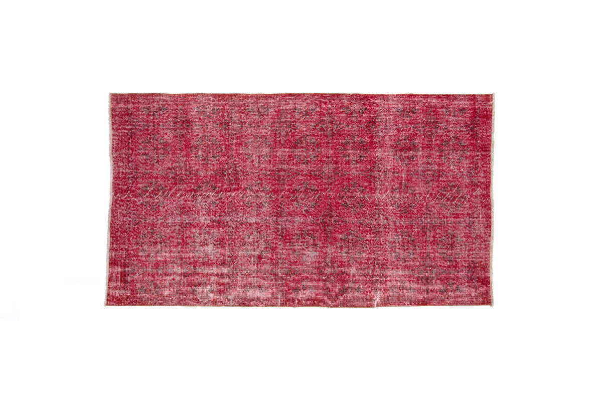 Rethink Pink 14 Favorite Graphic Un Frilly Rugs In Rose Hues Revival Rugs The Disruptor For Vintage Carries A Wide Variety Of One