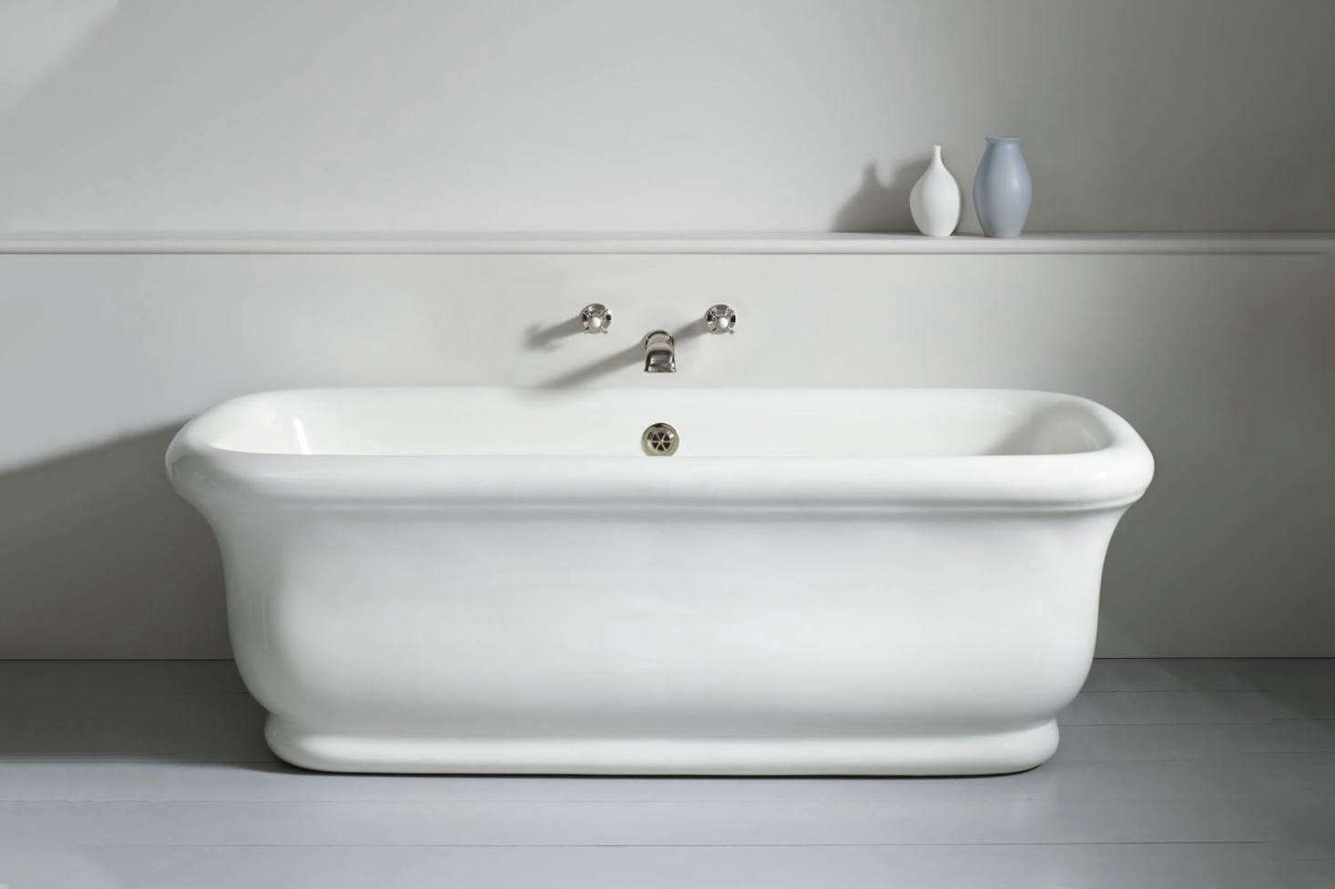 A similar style tub is from The Water Monopoly: the Paris Bath Without Feet, a reproduction of an early th Century French fireclay bath made in England; £5,6 at The Water Monopoly.
